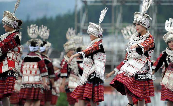 云南少數(shù)民族苗族半夜搬家.jpg 云南少數(shù)民族苗族半夜搬家.jpg